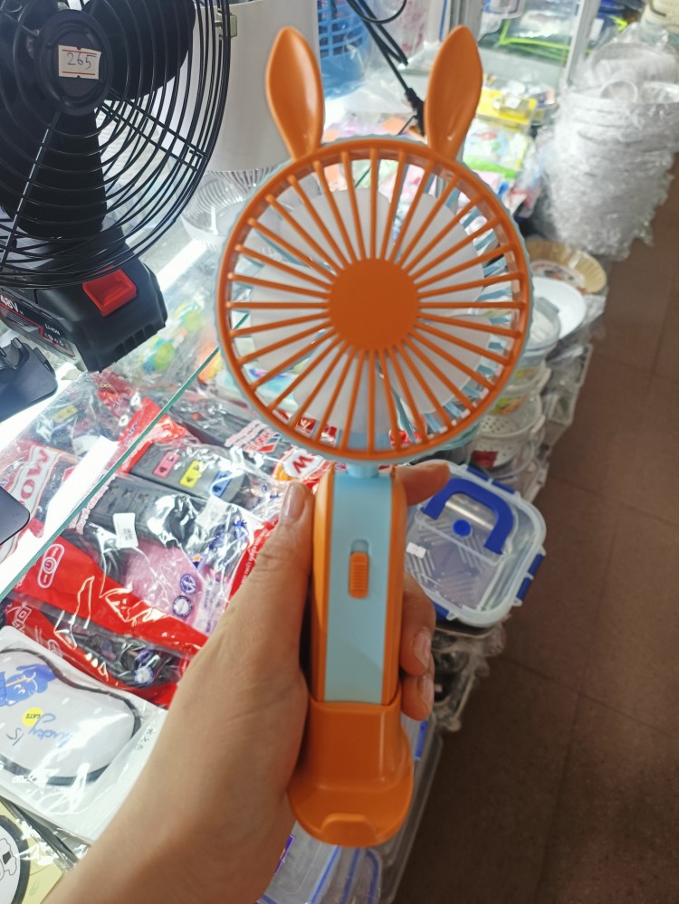 Quạt tích điện cầm tay thỏ