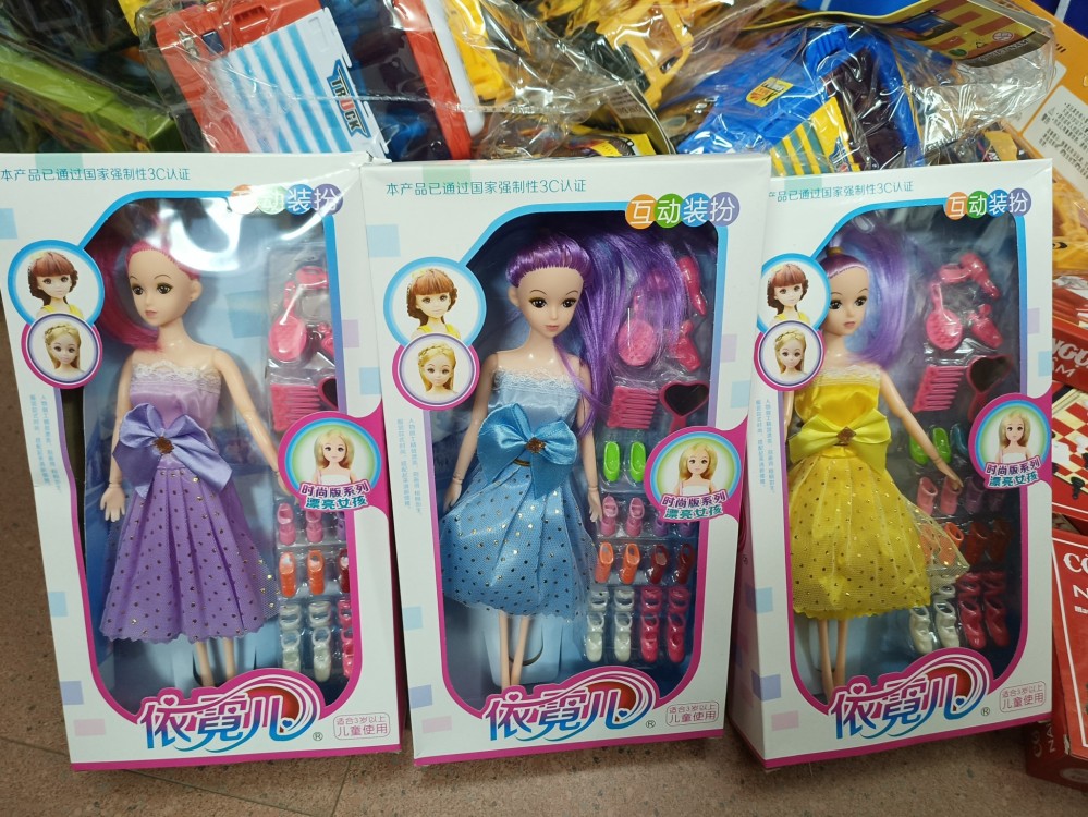 Hộp đồ chơi búp bê