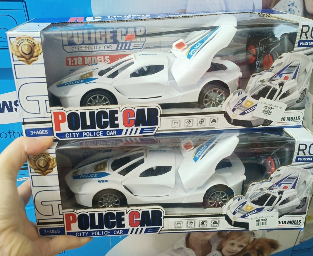 Ô tô điều khiển cảnh sát