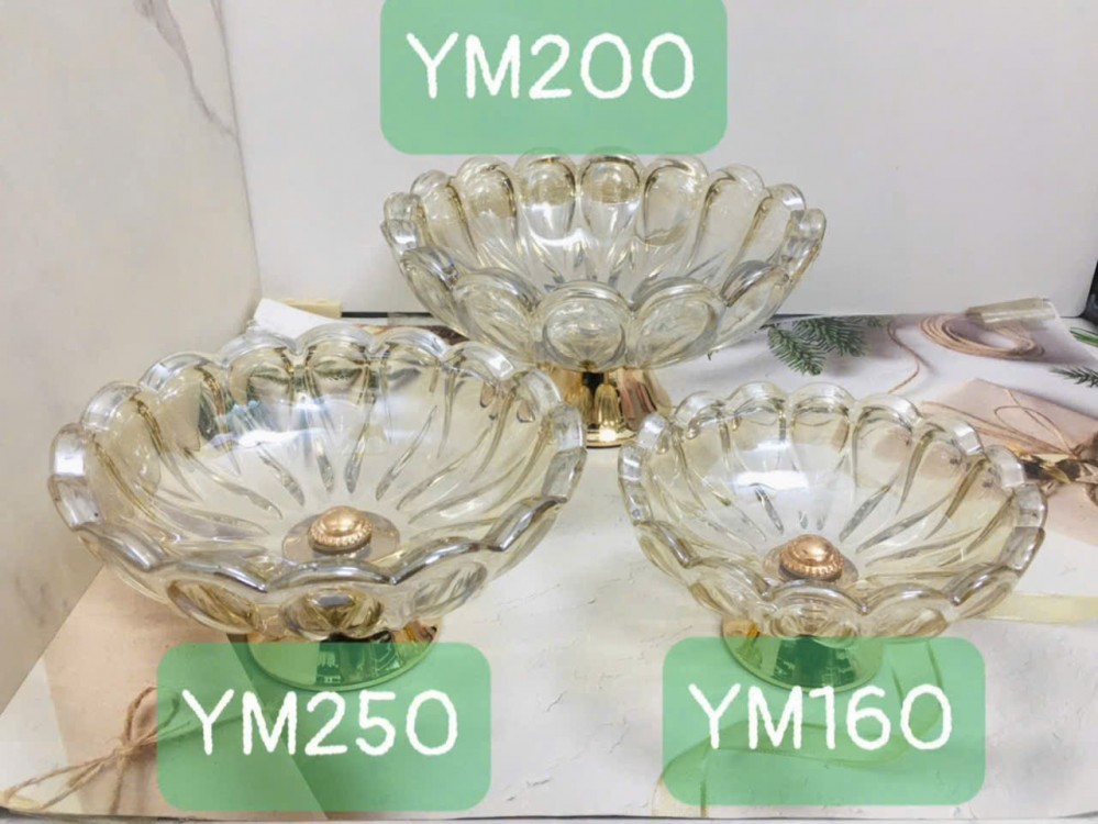 Âu thủy tinh bèo có chân