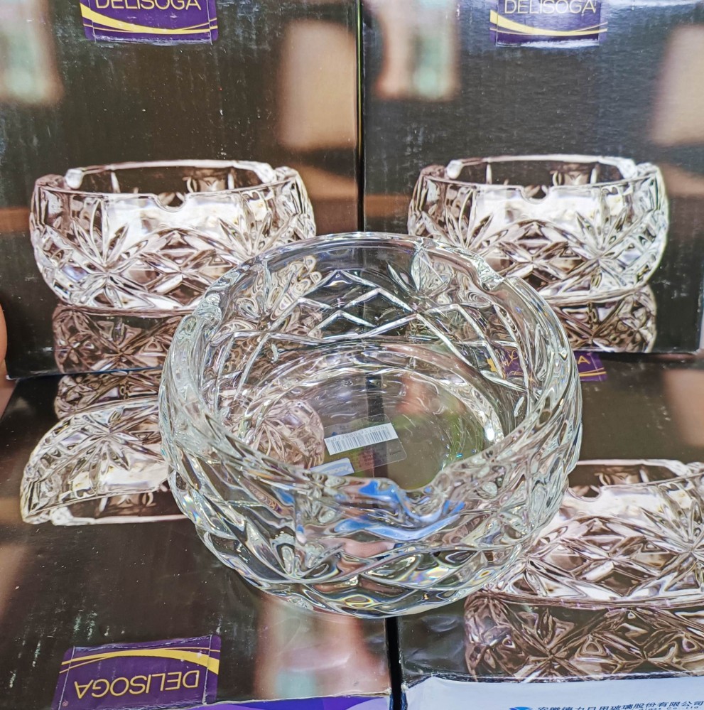 Gạt tàn thủy tinh tròn trắng to (ĐK 17cm)