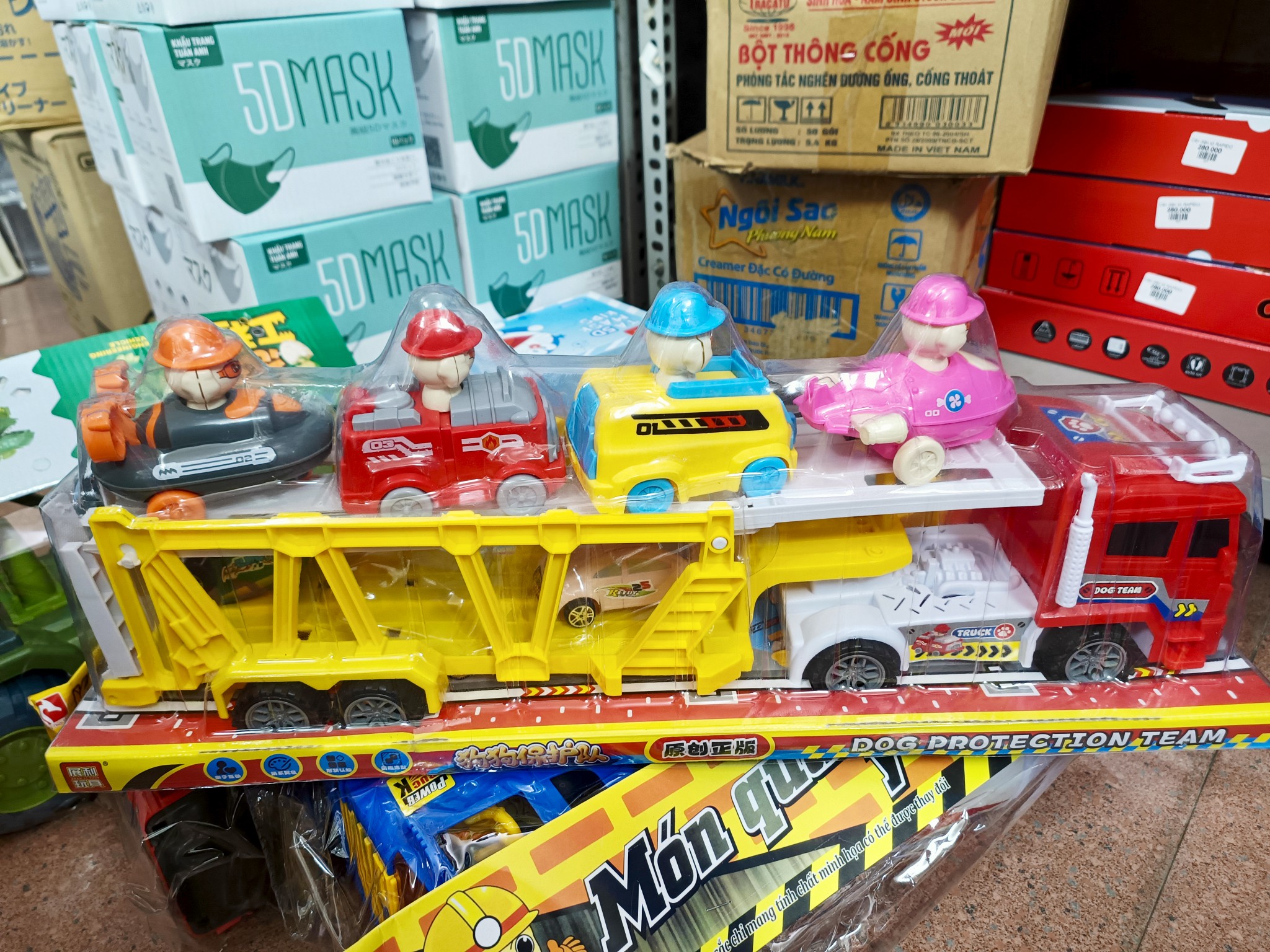 Xe container chó cứu hộ