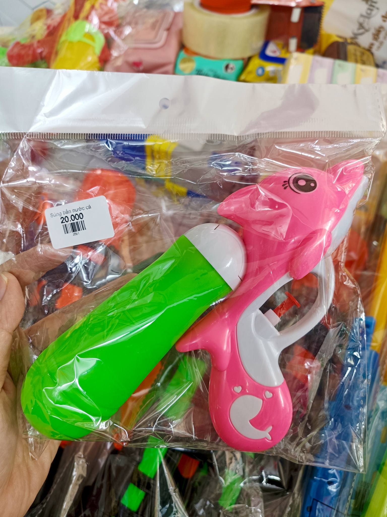 Súng bắn nước cá heo bé