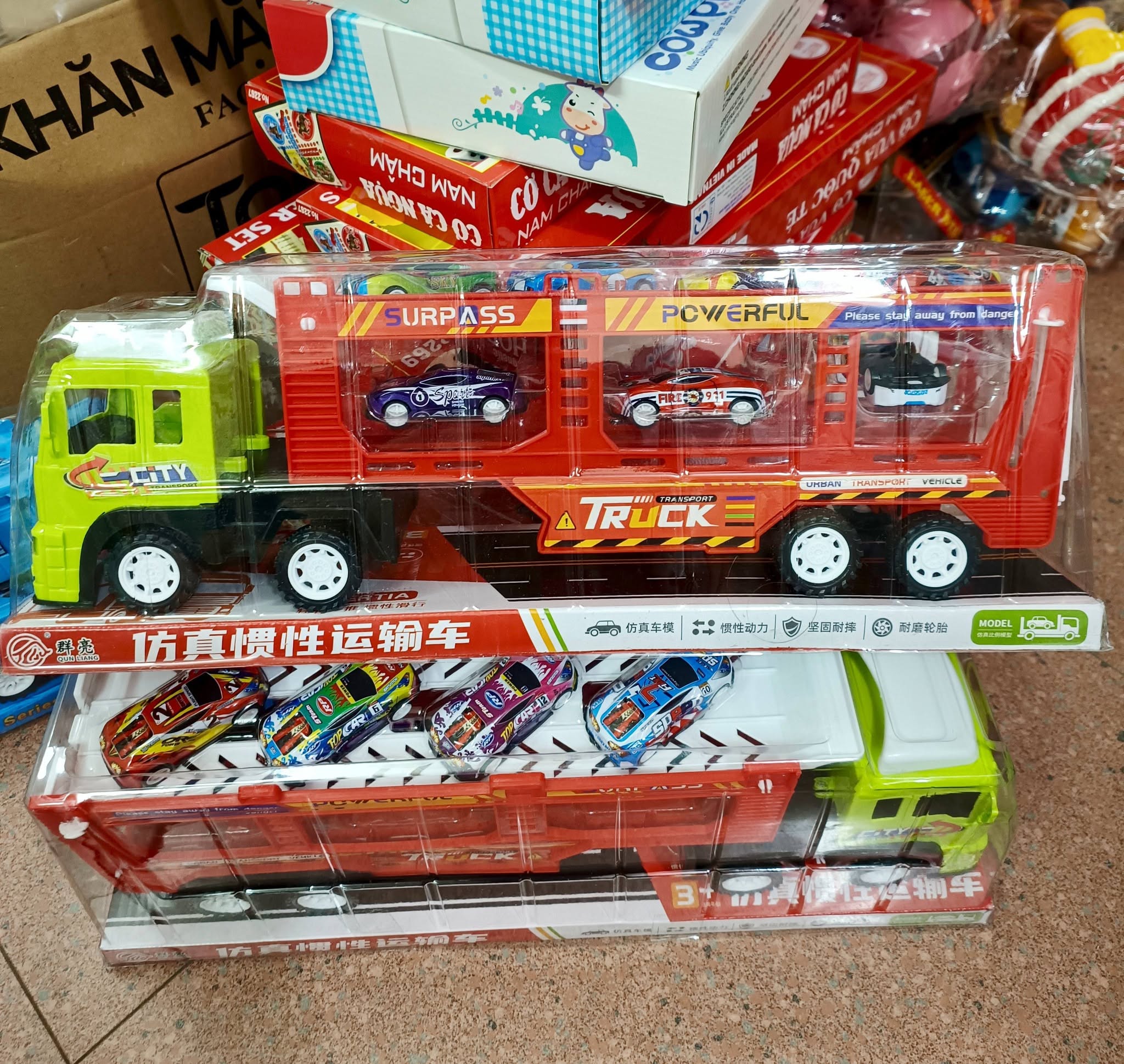 Xe container đỏ