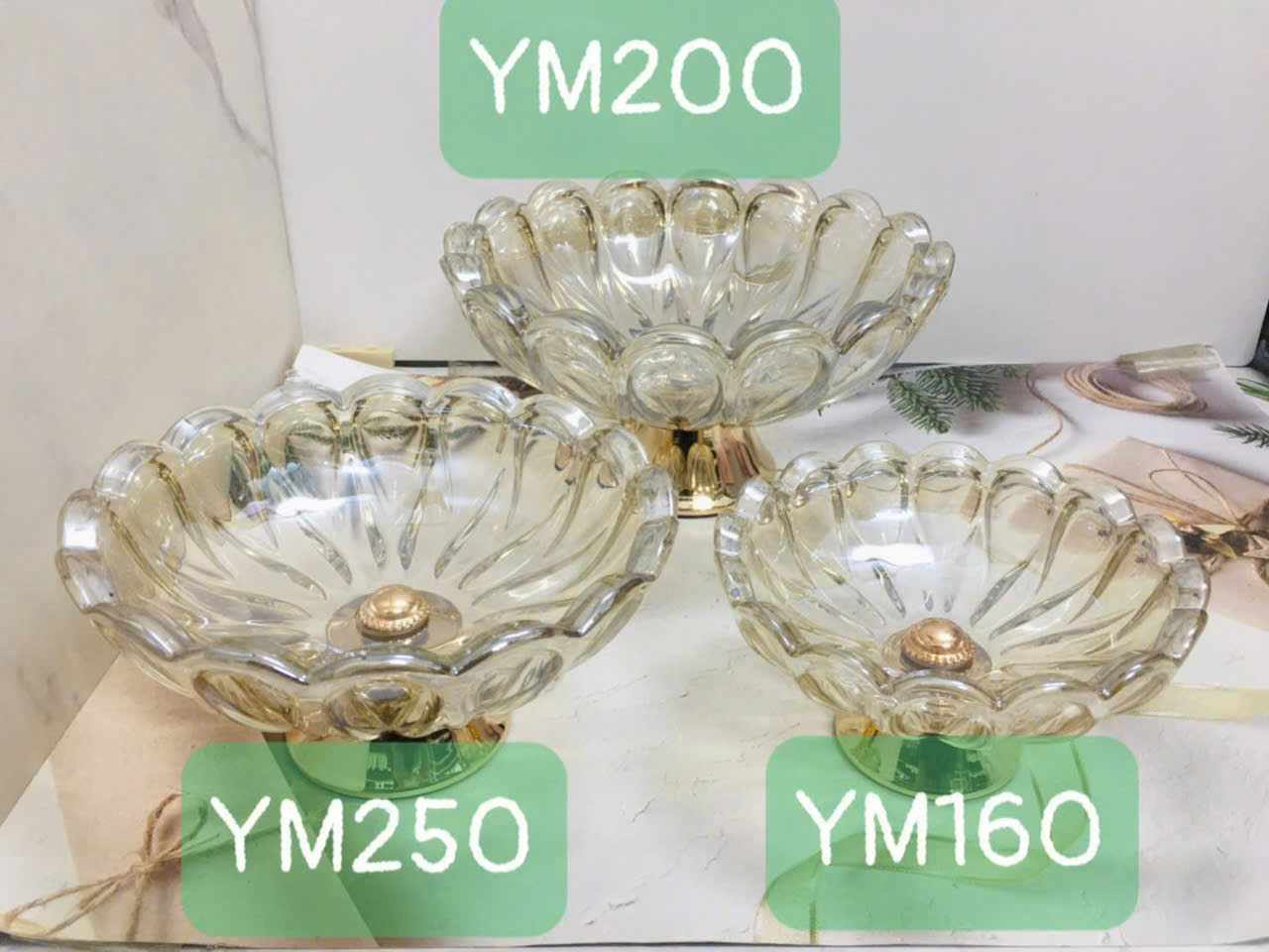 Âu thủy tinh bèo có chân