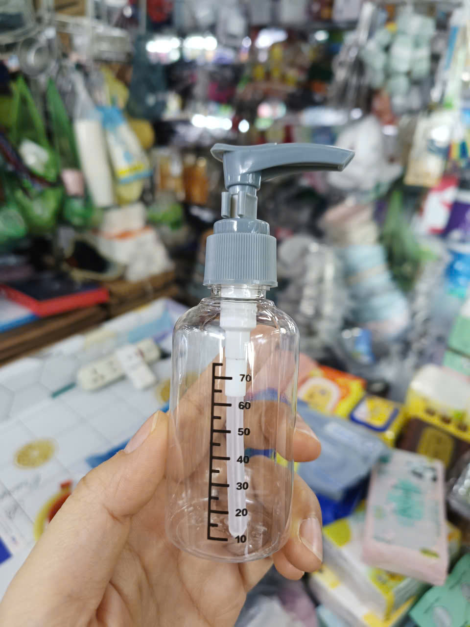 Chai chiết mĩ phẩm 70ml chia vạch